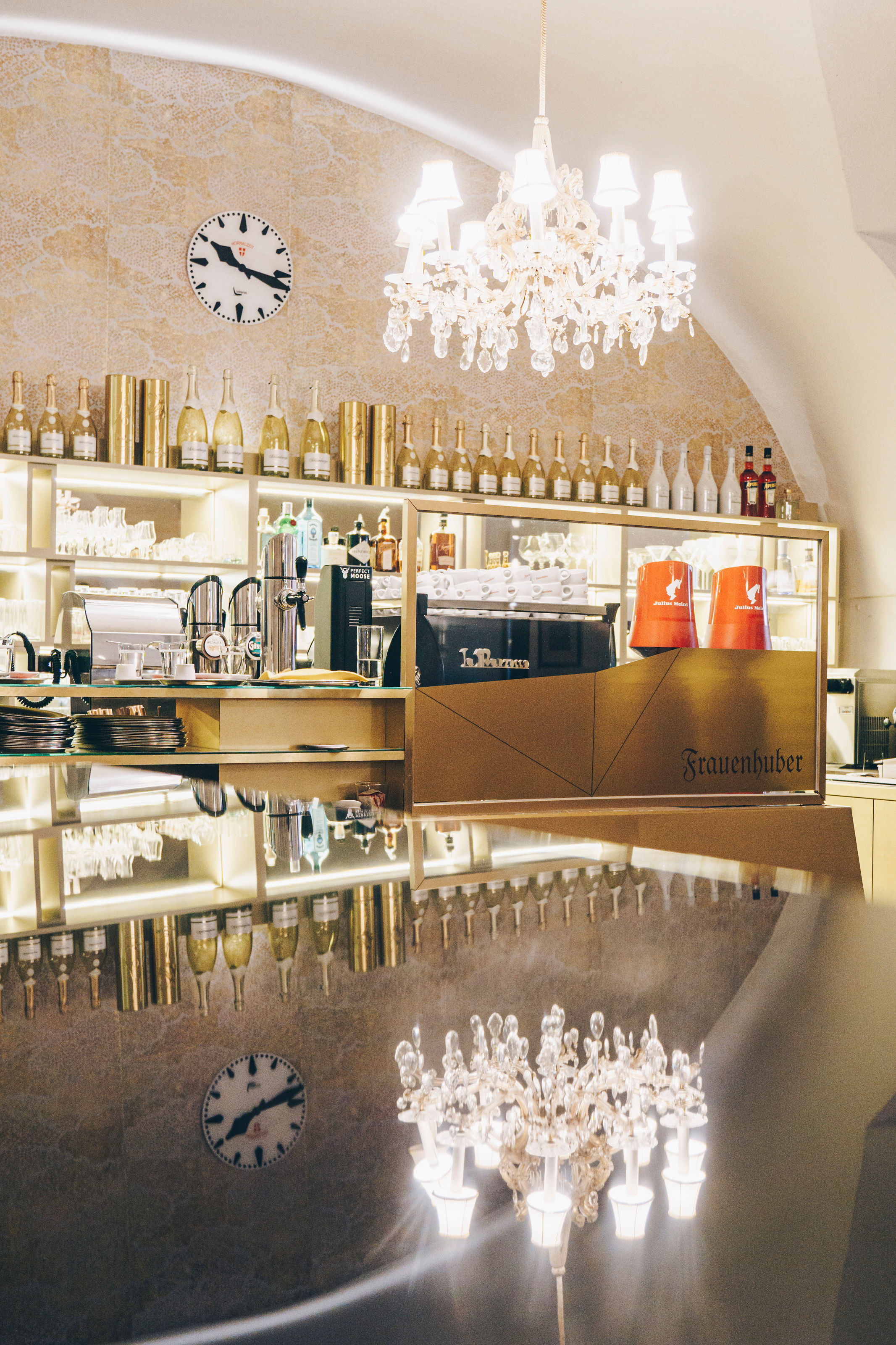 Gastraum des Café Frauenhuber